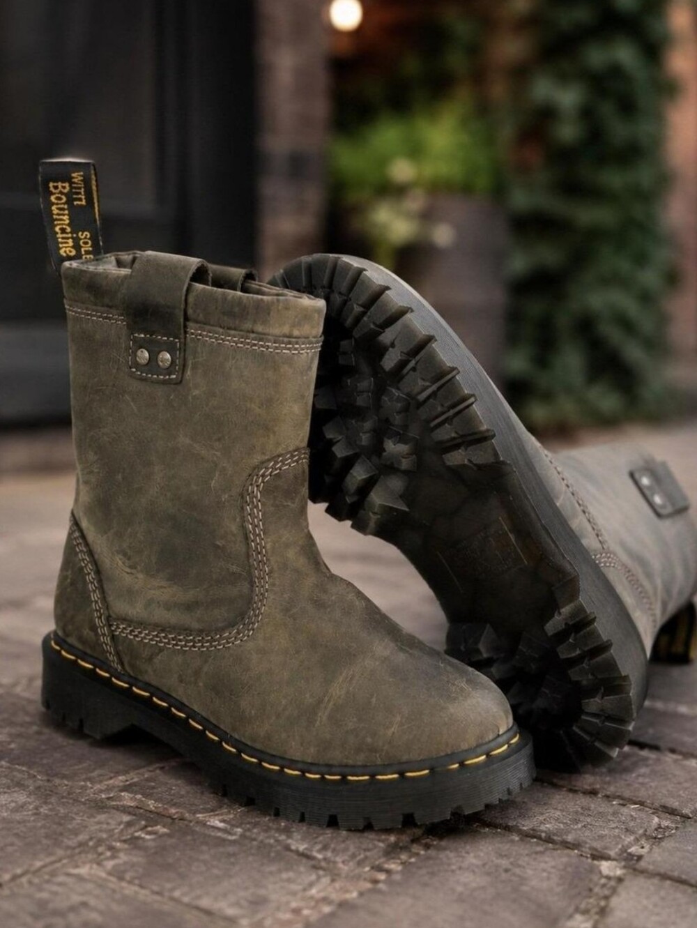 Dr. Martens Anistone Lo Boot Burnished Waxy leather Size 6